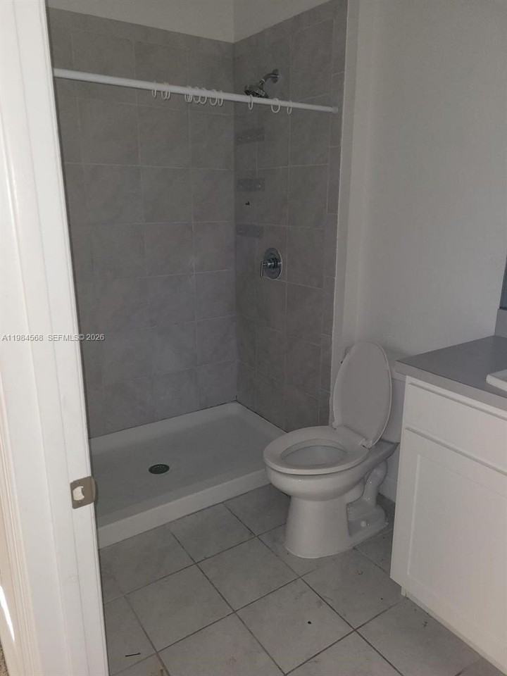 1161 Sw 8th Ave - Photo 5 of 8