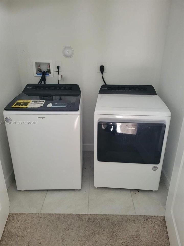 1161 Sw 8th Ave - Photo 7 of 8