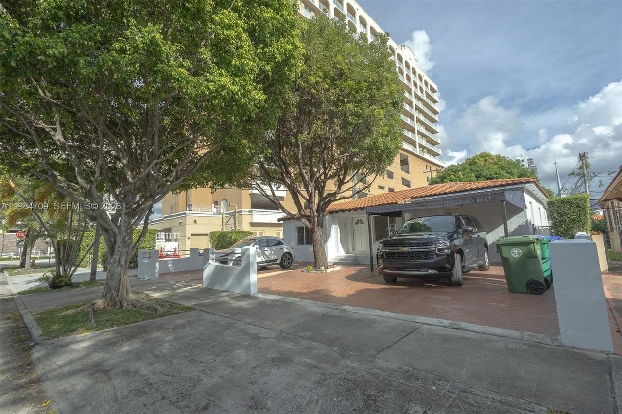 2675 Sw 24th Ter - Photo 4 of 36