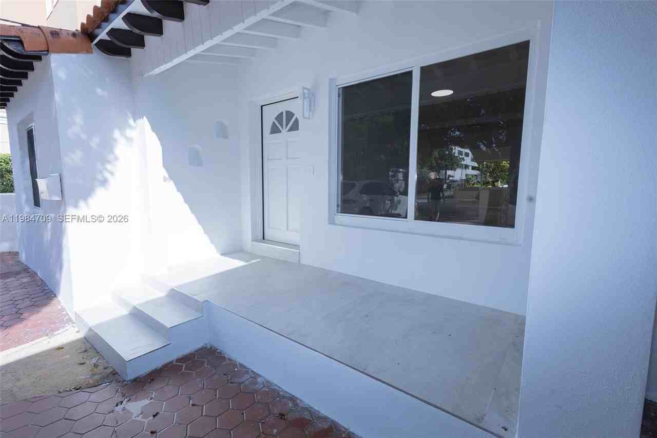 2675 Sw 24th Ter - Photo 6 of 36