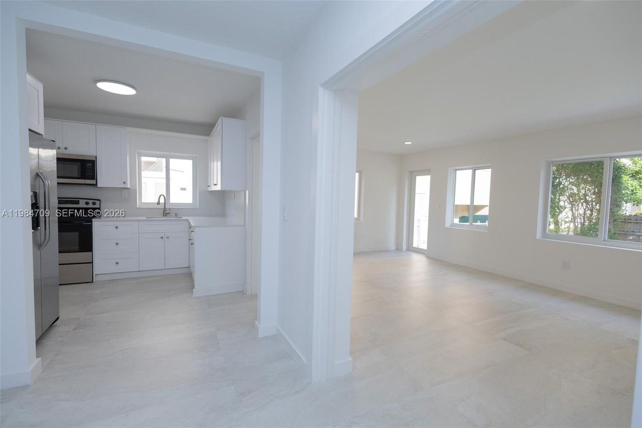 2675 Sw 24th Ter - Photo 7 of 36