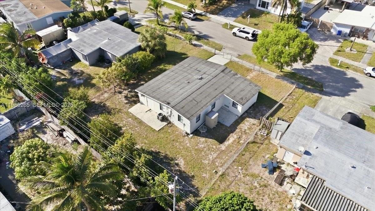 1400 Ne 43rd Ct #1400 - Photo 4 of 27
