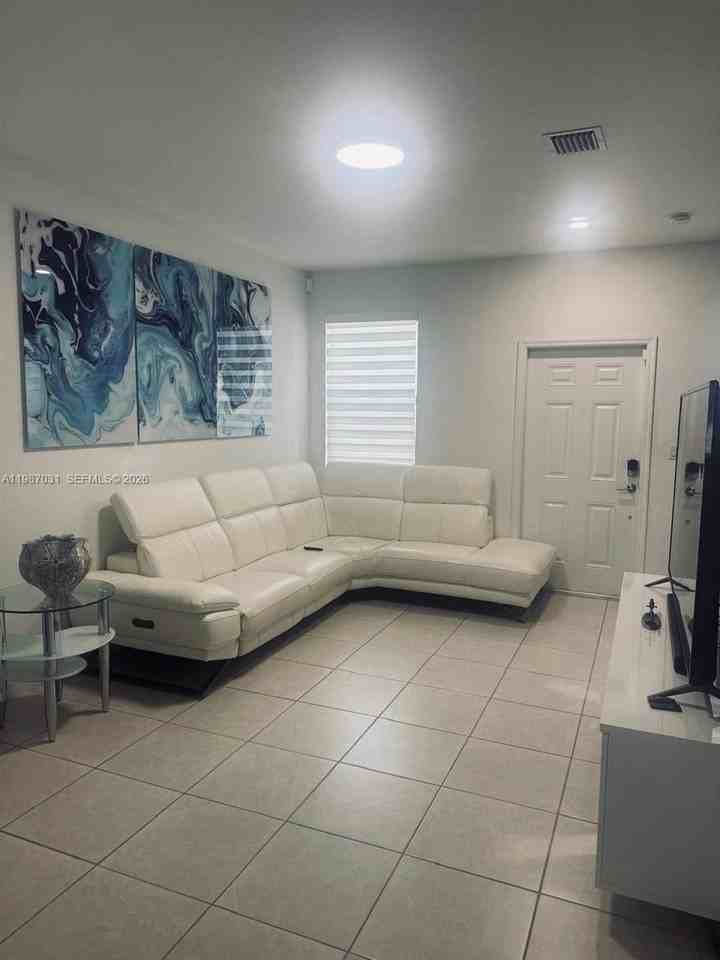 522 Sw 19th Way #522 - Photo 4 of 21