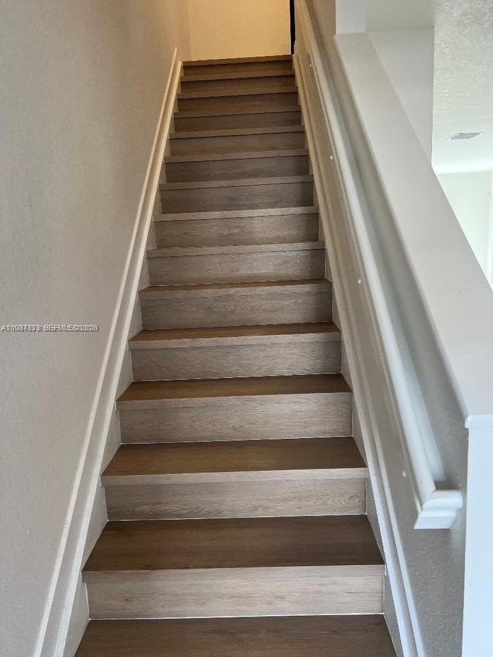 334 Ne 1st Dr #334 - Photo 5 of 6
