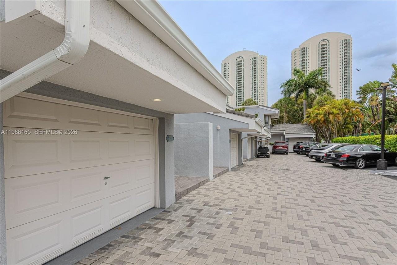 231 Poinciana Dr #401 - Photo 5 of 50