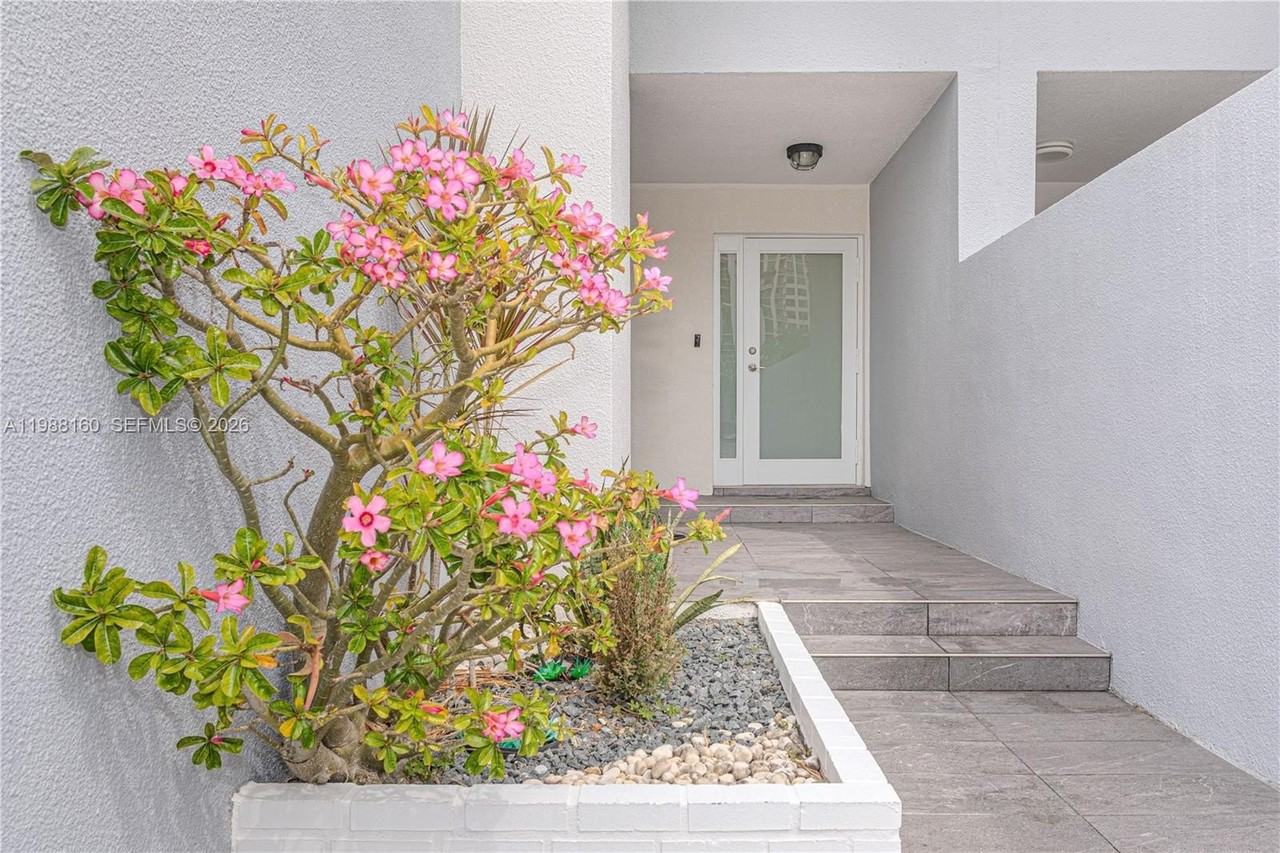 231 Poinciana Dr #401 - Photo 7 of 50