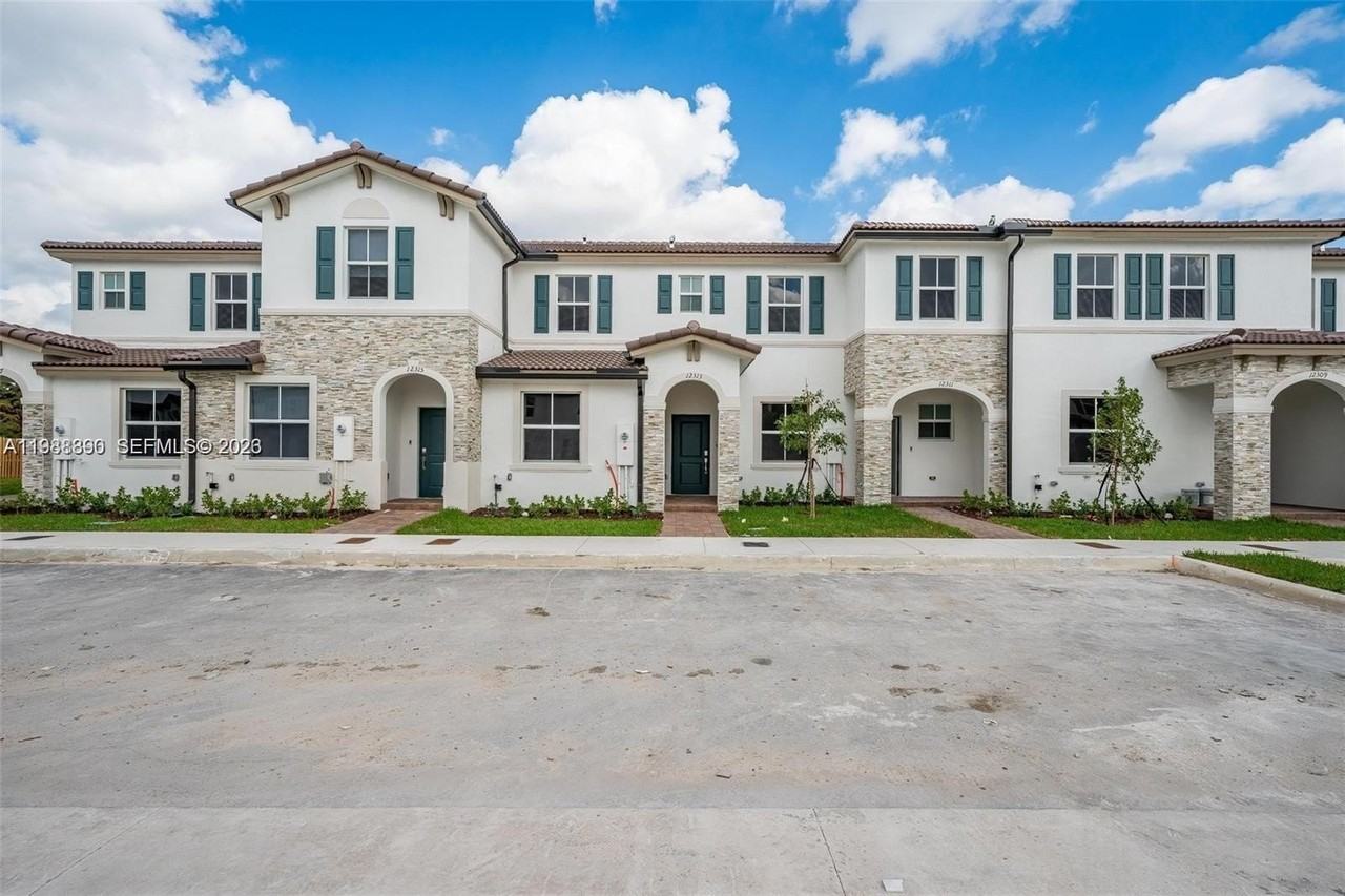 12313 Nw 23rd Ct - Photo 3 of 27