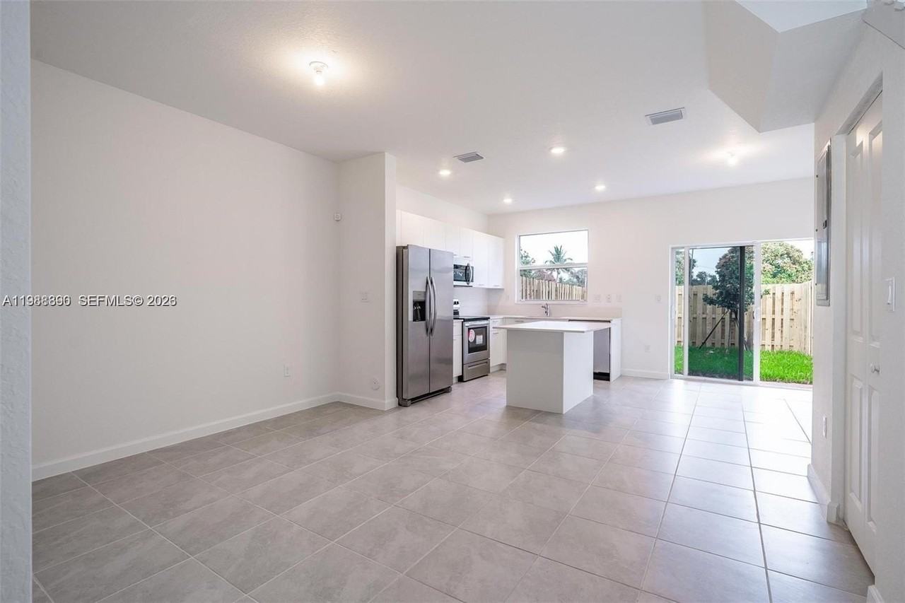 12313 Nw 23rd Ct - Photo 4 of 27