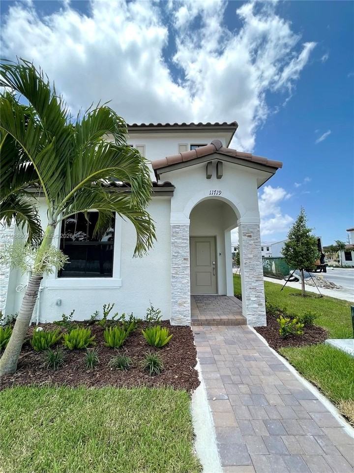 11719 Sw 246th Ter - Photo 2 of 49