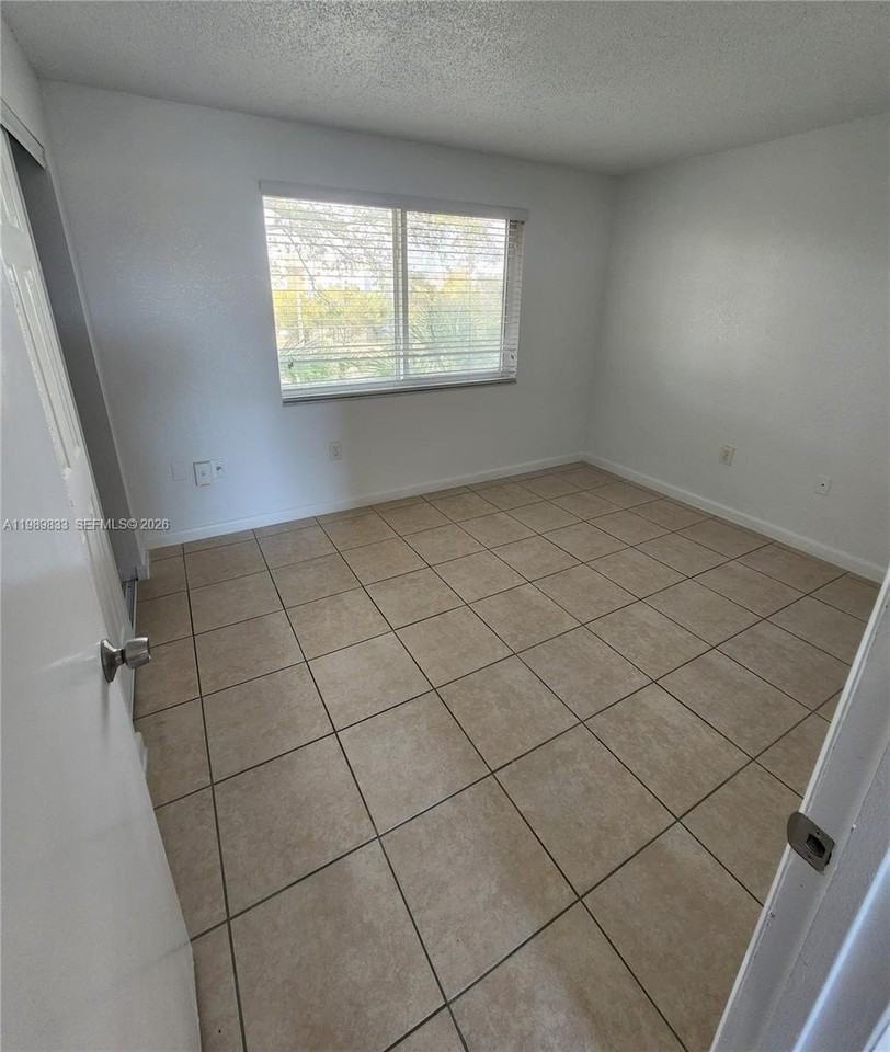 10900 Sw 196th St #427 - Photo 6 of 14