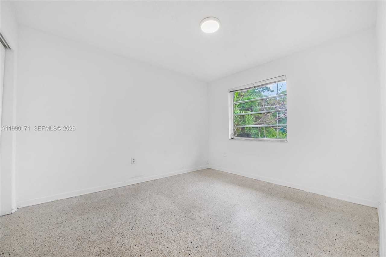 2661 Sw 11th St #8 - Photo 7 of 9