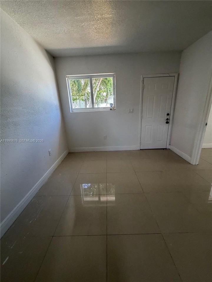 12210 Ne 14th Ave #12210 - Photo 2 of 9