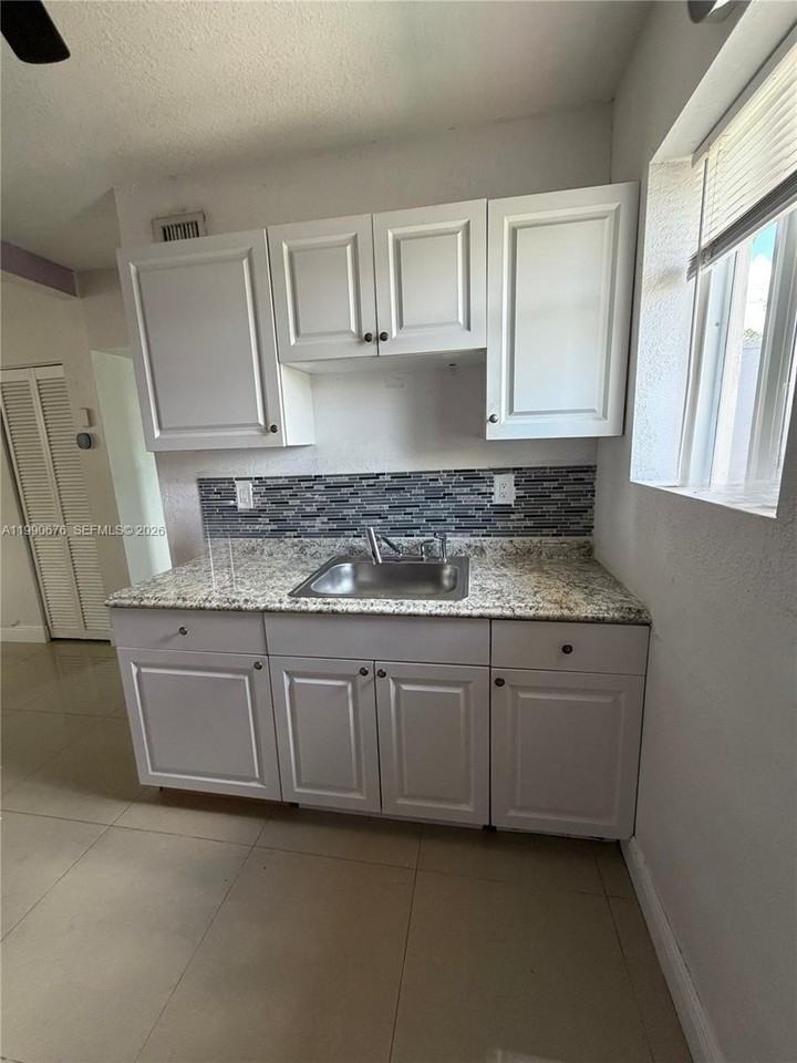 12210 Ne 14th Ave #12210 - Photo 3 of 9