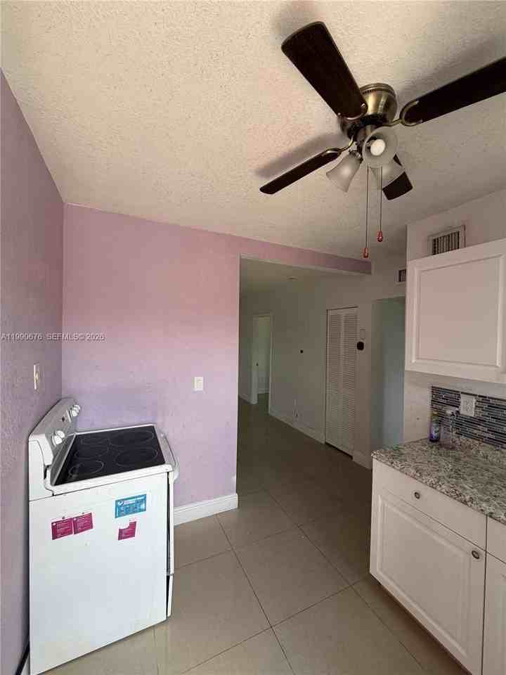 12210 Ne 14th Ave #12210 - Photo 4 of 9