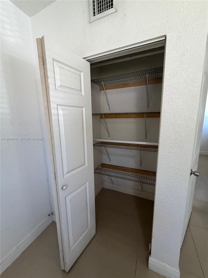 12210 Ne 14th Ave #12210 - Photo 6 of 9