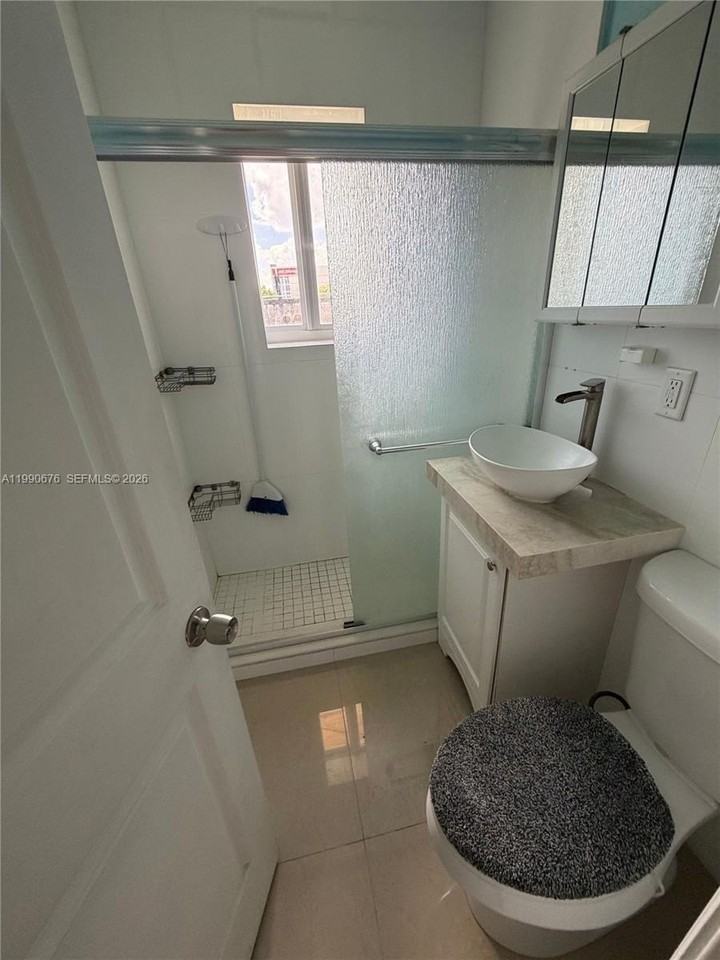 12210 Ne 14th Ave #12210 - Photo 7 of 9