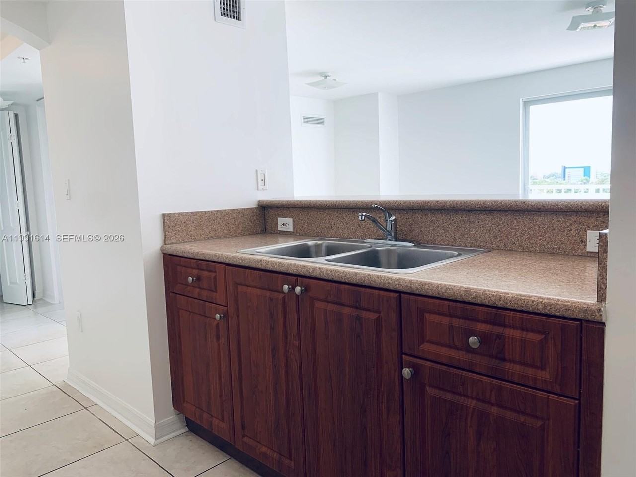 406 Nw 22nd Ave #702 - Photo 5 of 16
