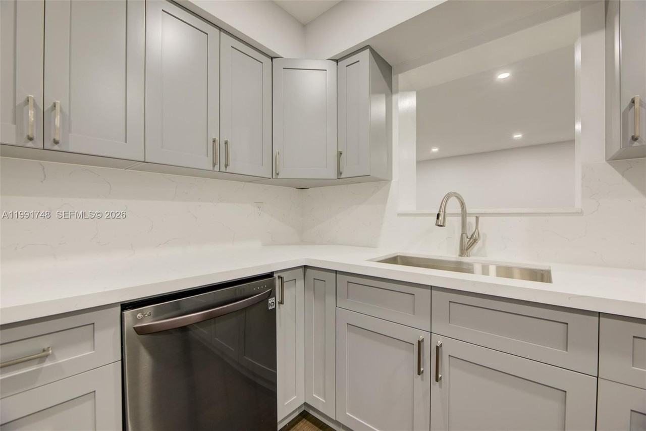 7811 Nw 10th St #7811 - Photo 6 of 34