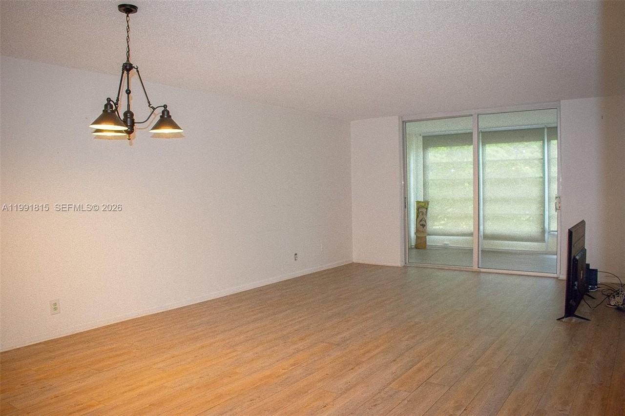 260 Nw 76th Ave #406 - Photo 3 of 17