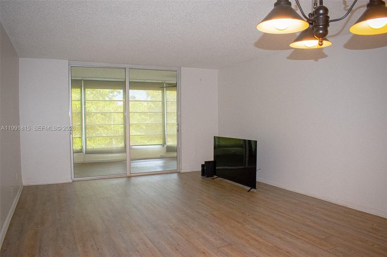 260 Nw 76th Ave #406 - Photo 4 of 17