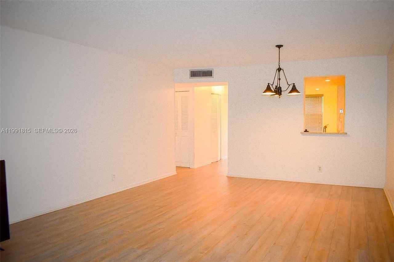 260 Nw 76th Ave #406 - Photo 5 of 17