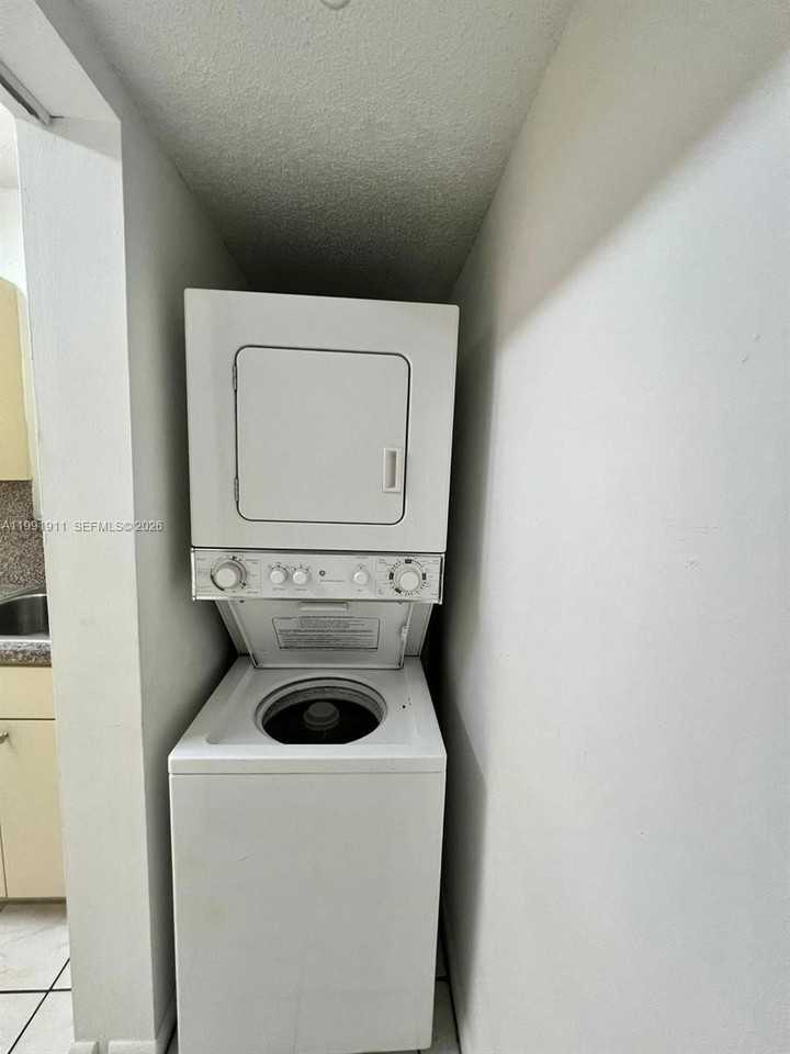 536 Nw 114th Ave #202 - Photo 2 of 14