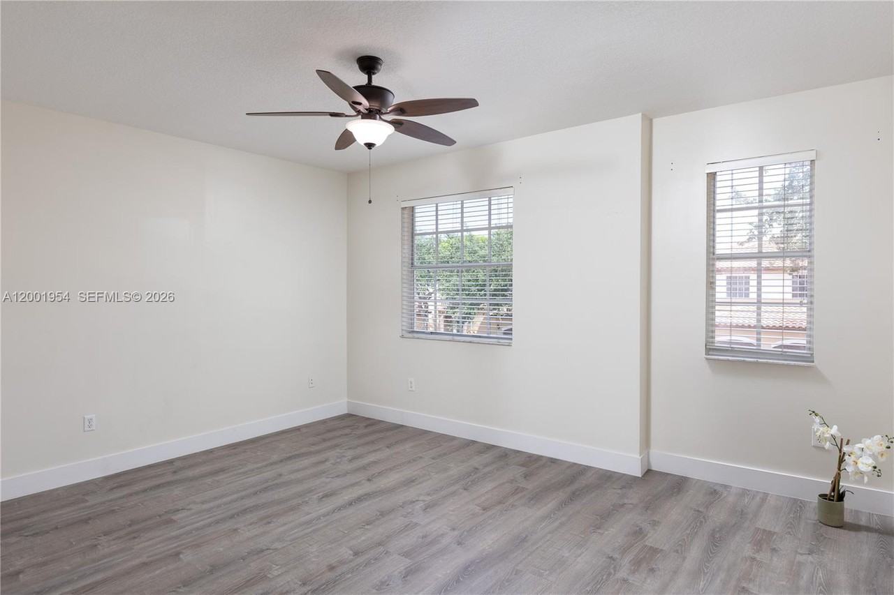 Sw 49th Ct - Photo 2 of 8