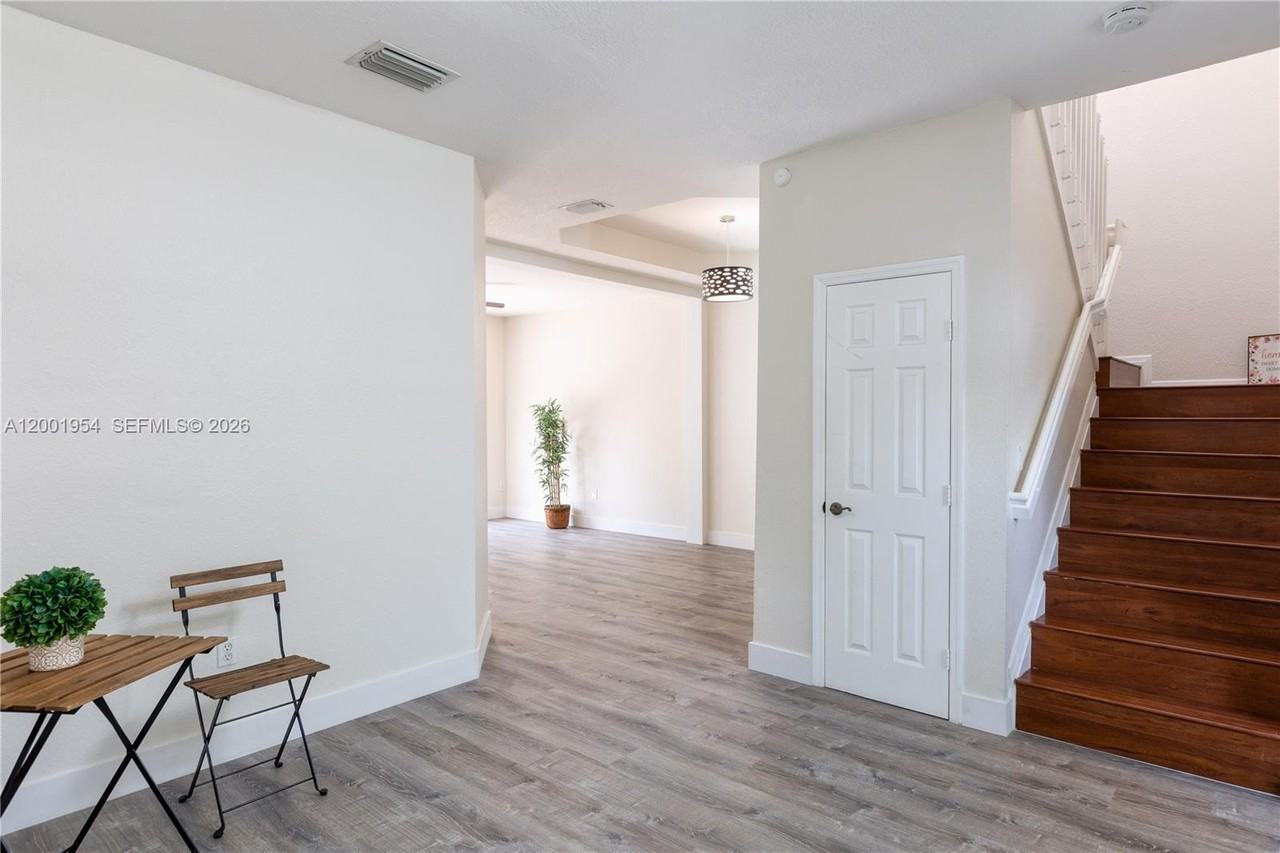 Sw 49th Ct - Photo 4 of 8