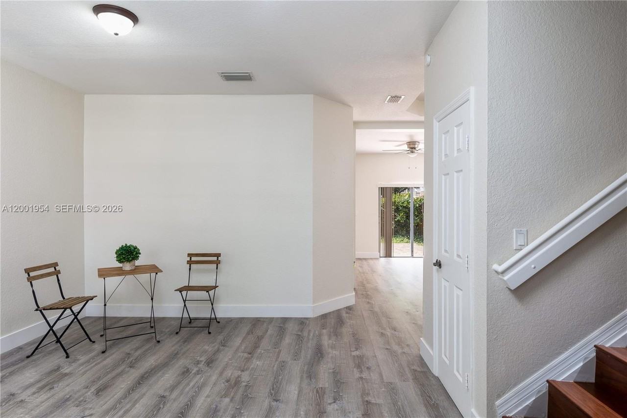 Sw 49th Ct - Photo 5 of 8