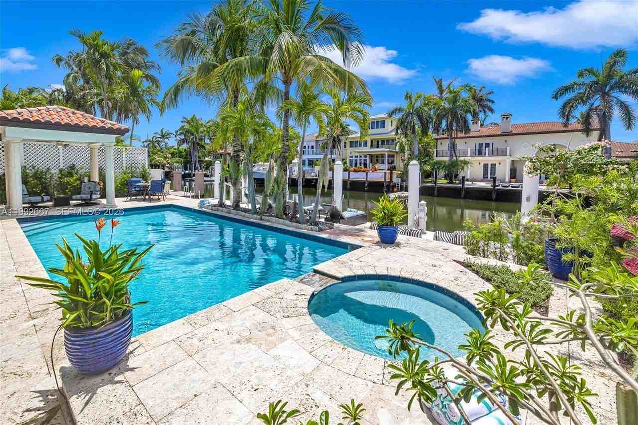 625 Se 26th Ave - Photo 2 of 50