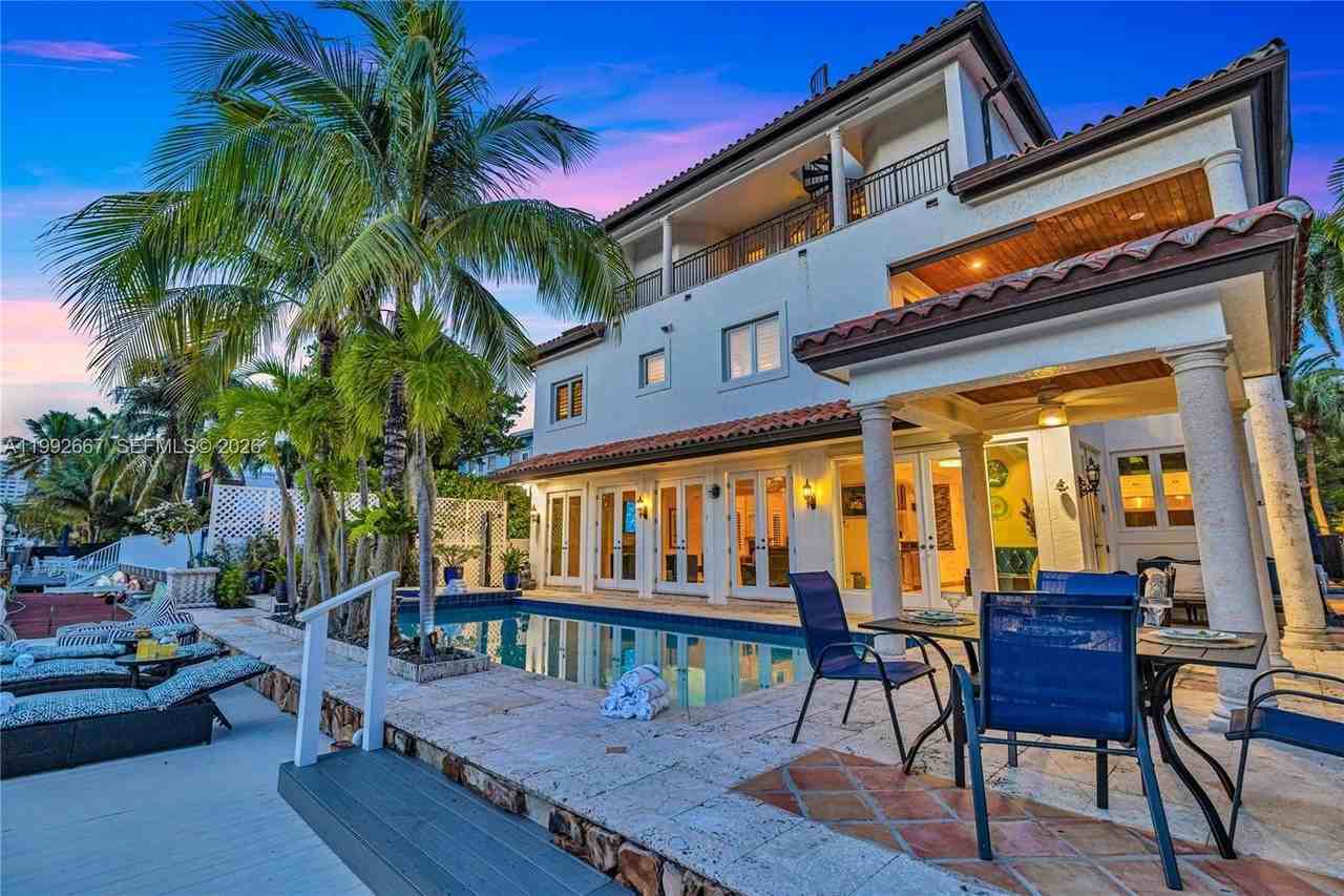 625 Se 26th Ave - Photo 3 of 50