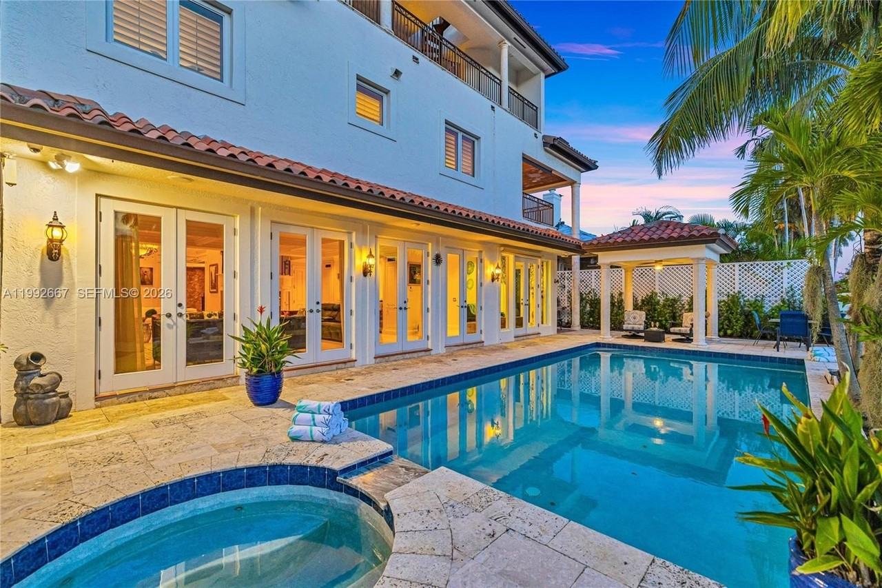 625 Se 26th Ave - Photo 4 of 50