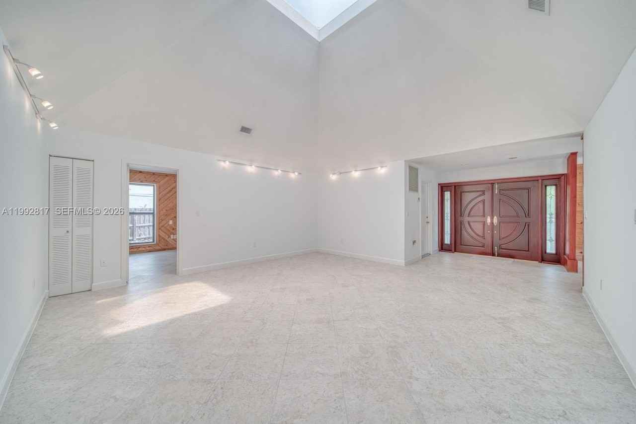 7320 Sw 100th Ct - Photo 2 of 37