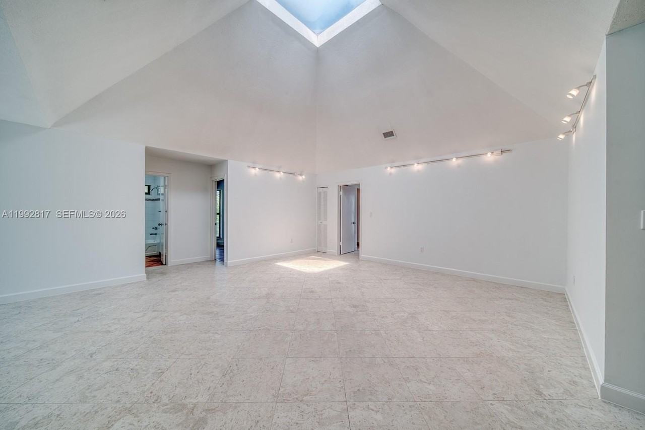 7320 Sw 100th Ct - Photo 5 of 37