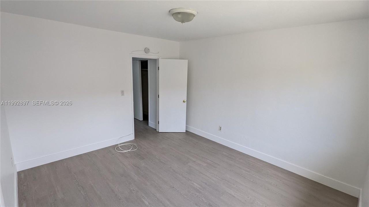 811 81st St #2 - Photo 3 of 12