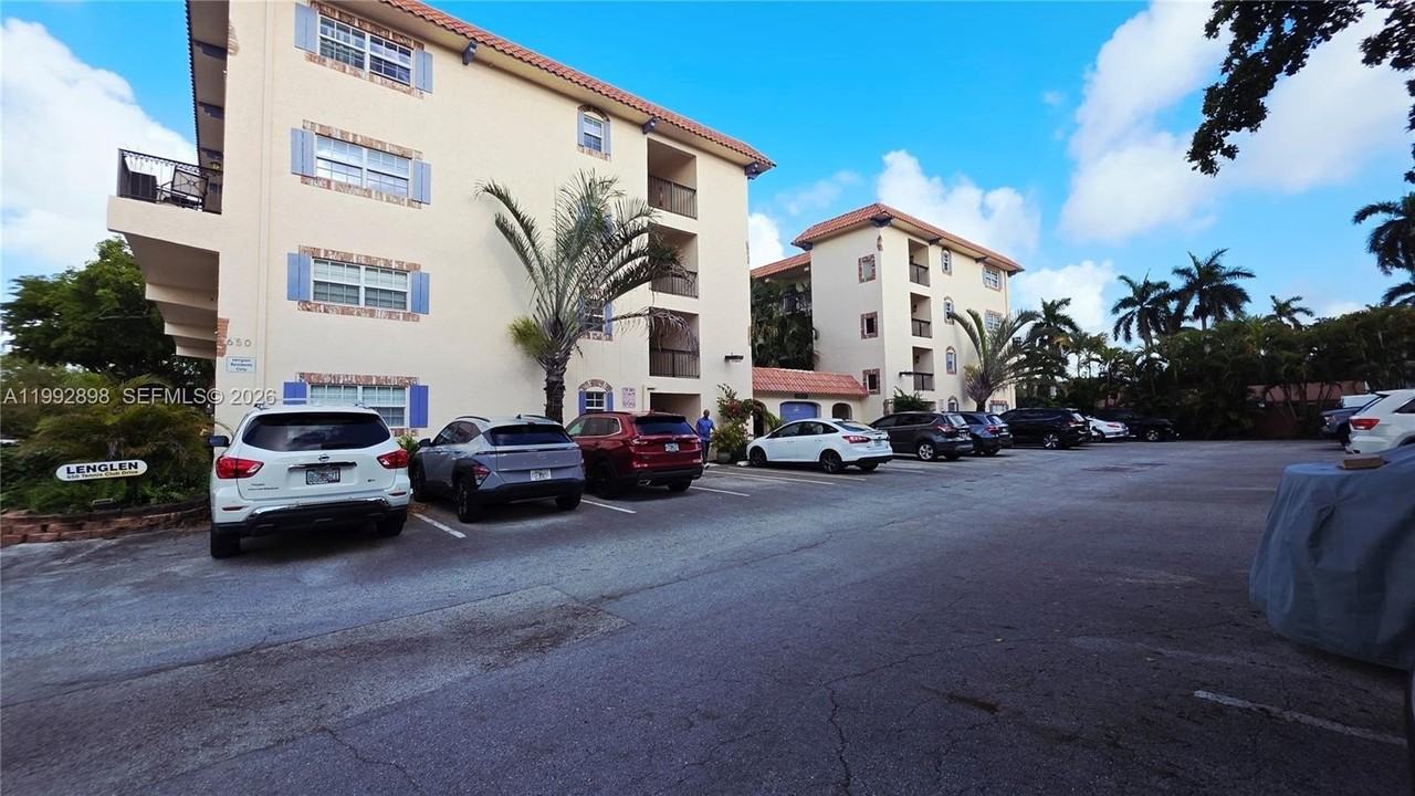 650 Tennis Club Dr #308 - Photo 4 of 33