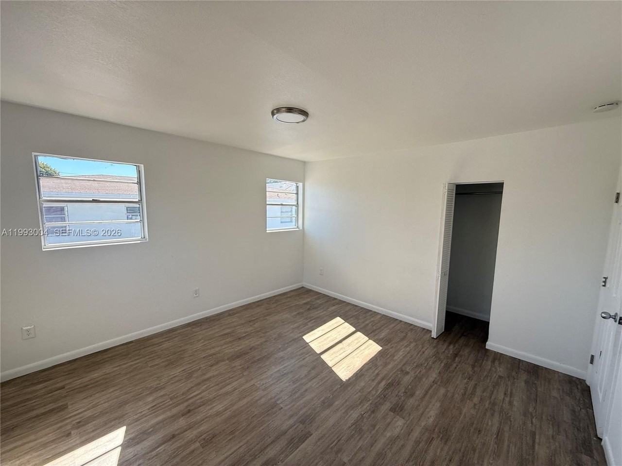 236 Sw 10th Ave #B - Photo 5 of 11