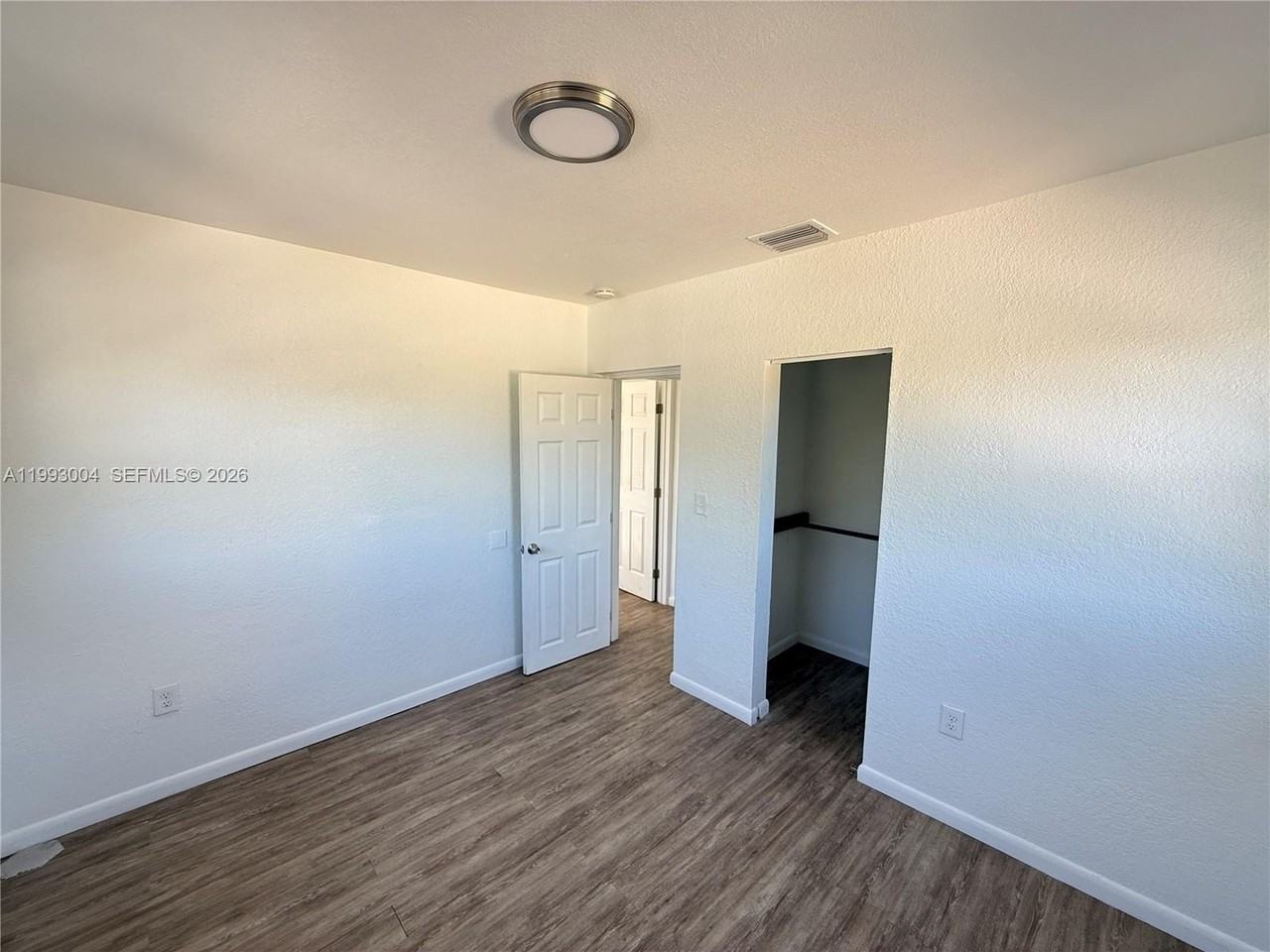 236 Sw 10th Ave #B - Photo 6 of 11