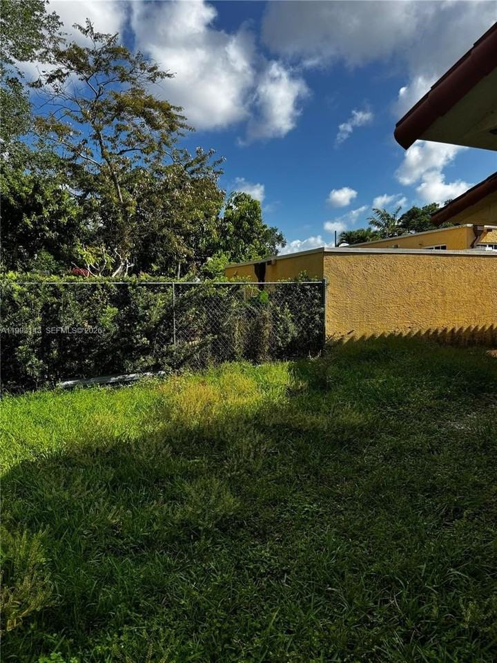 2194 Sw 57th Ct #2194 - Photo 7 of 10