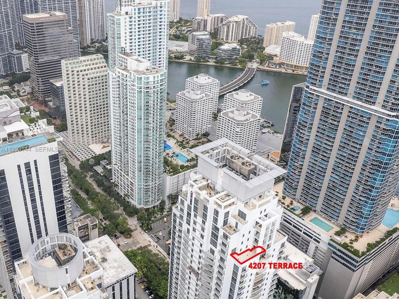 1060 Brickell Ave #4207 - Photo 5 of 44