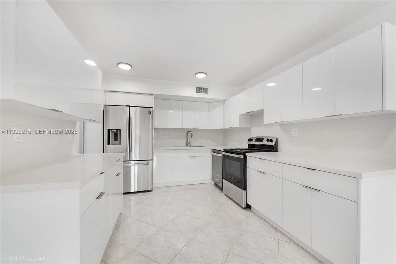 2211 Sw 122nd Ct - Photo 2 of 12