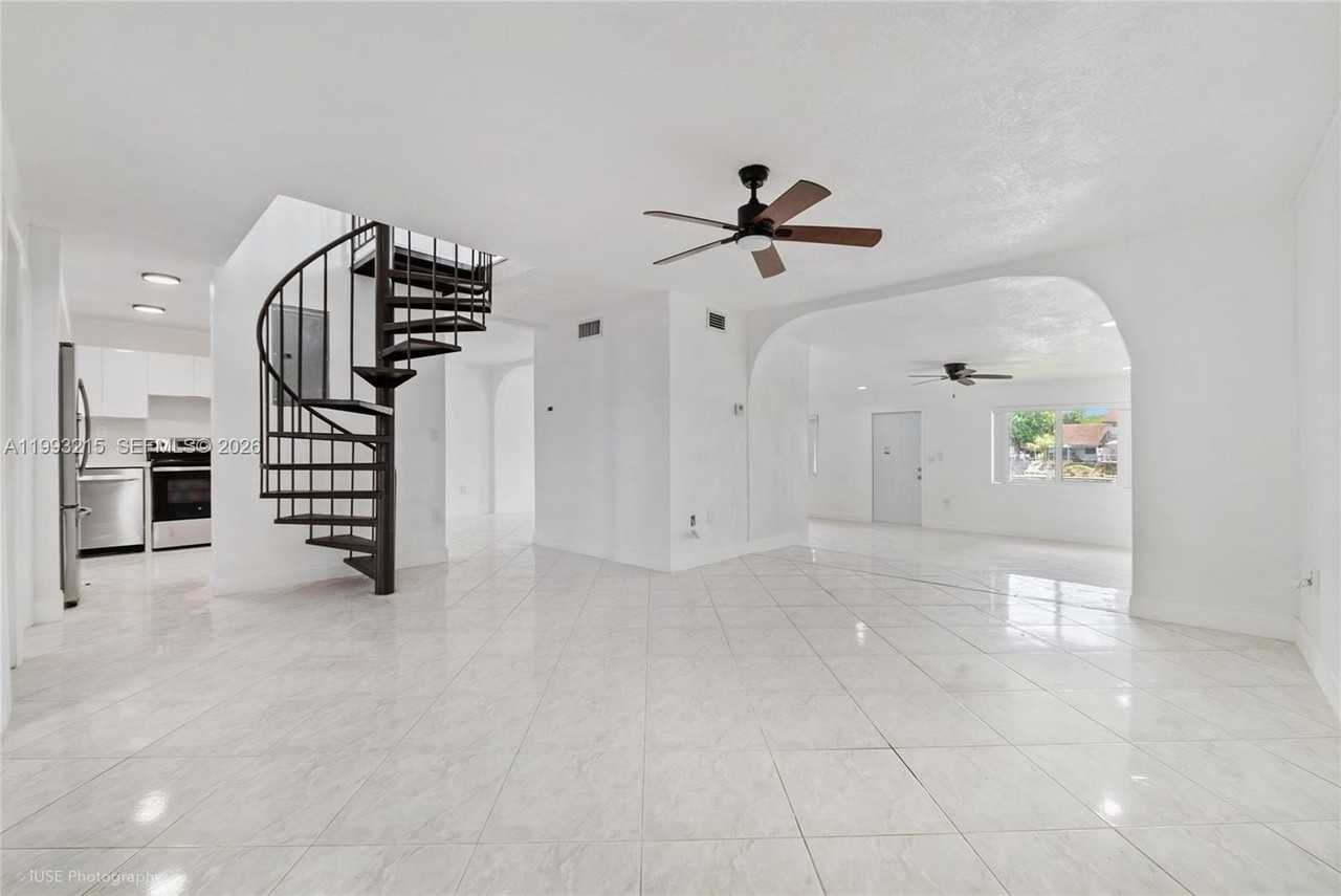 2211 Sw 122nd Ct - Photo 3 of 12