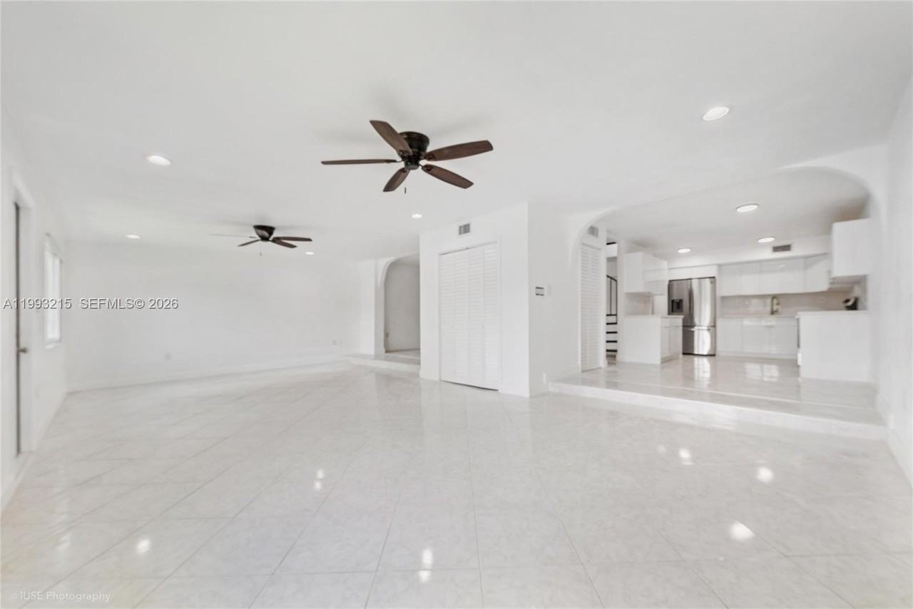 2211 Sw 122nd Ct - Photo 4 of 12