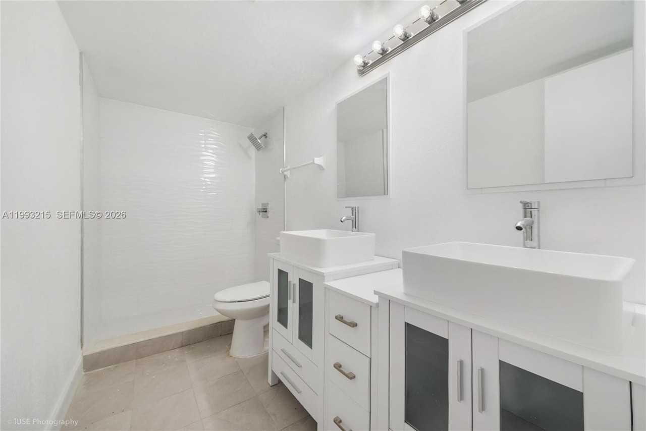 2211 Sw 122nd Ct - Photo 6 of 12