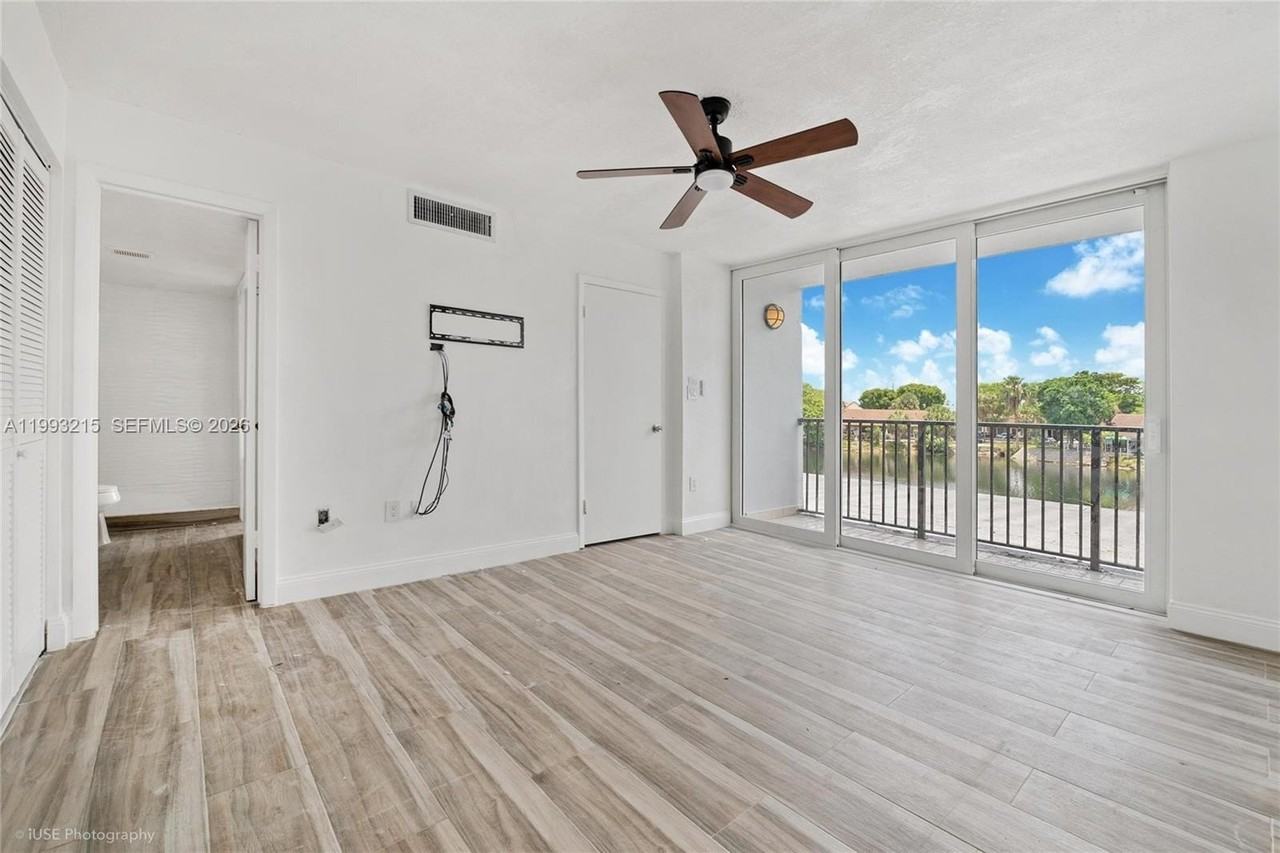 2211 Sw 122nd Ct - Photo 7 of 12