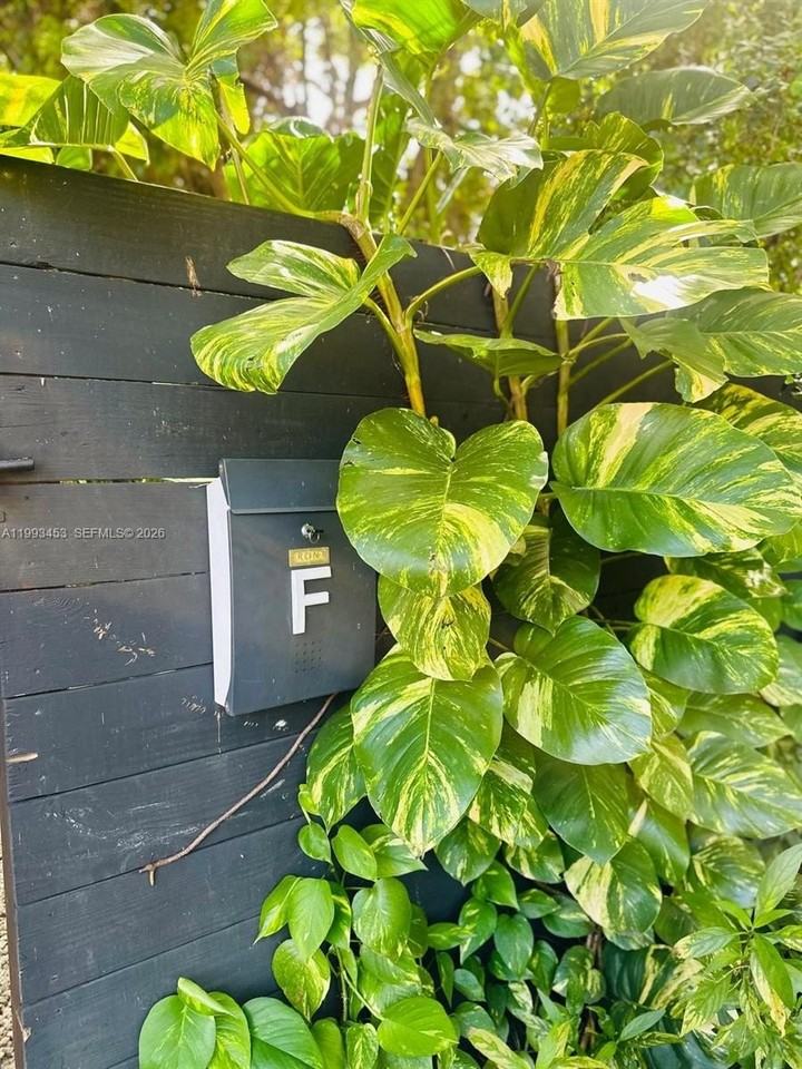 1002 Ne 119th St #F - Photo 7 of 29