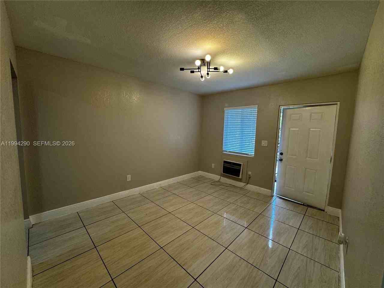 1940 Washington Ave #12 - Photo 5 of 13