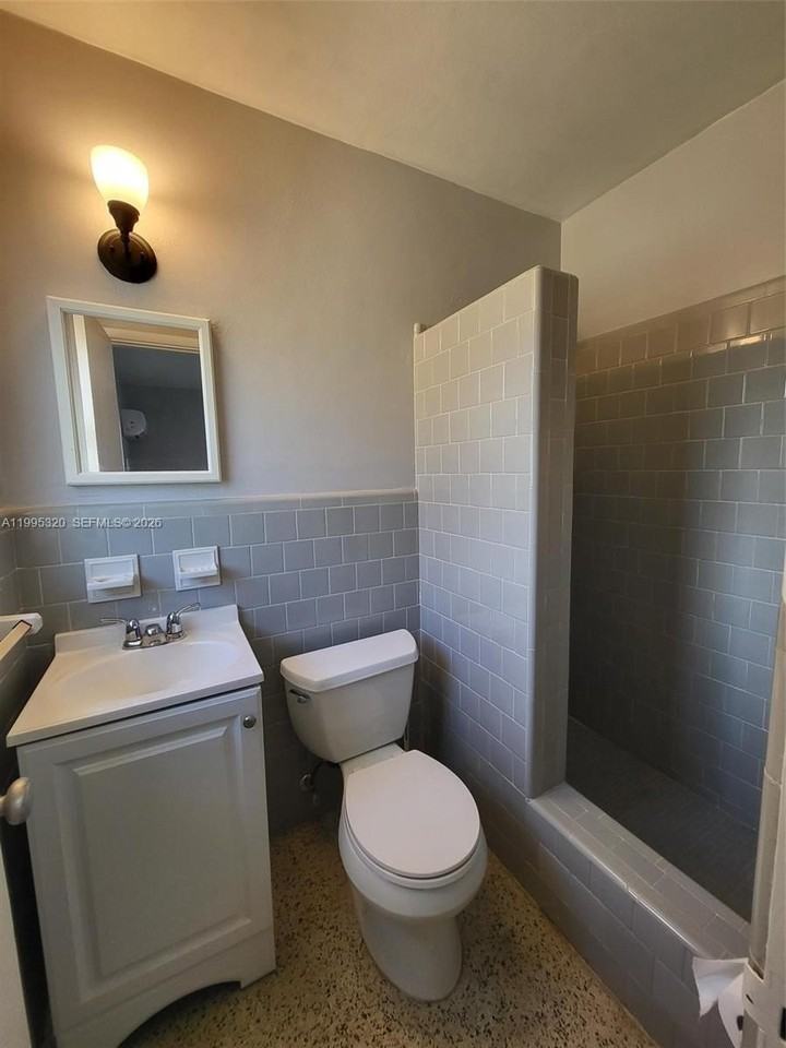 200 Se 3rd St #2 - Photo 4 of 5