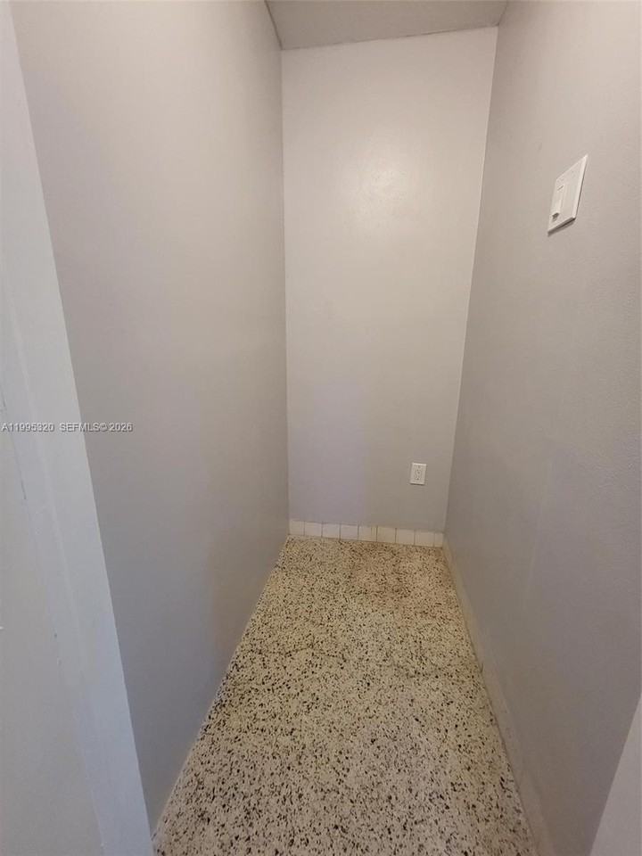 200 Se 3rd St #2 - Photo 5 of 5