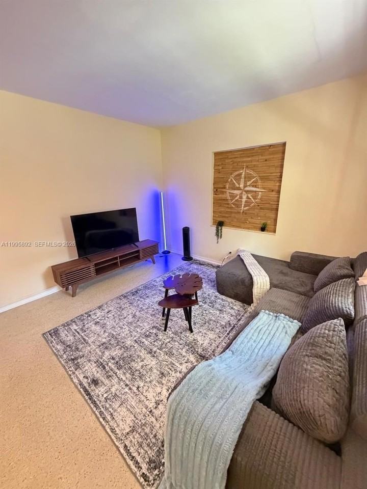 1111 N Victoria Park Rd #3 - Photo 2 of 9